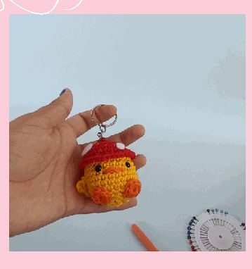 Pintinhos em crochê feito à mão