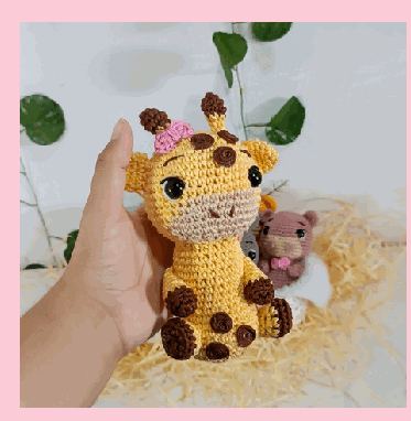 Girafa em crochê feito à mão
