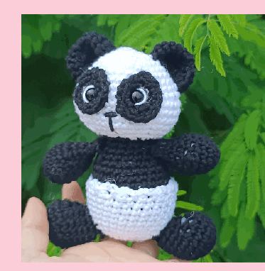 Mini panda em crochê feito à mão